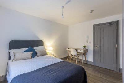 *Live Comfortably: 1-Bed Flatshare near Amenities Main Photo