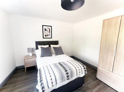 *City Living: 1-Bed Flatshare Near Junction 32 Out Main Photo