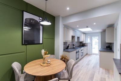 Sociable House with En-suites and Parking! Main Photo