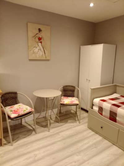Annexe Main Photo
