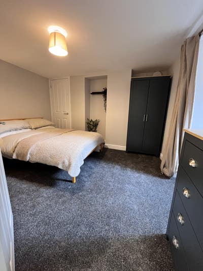 Professional, quiet ensuite room - ALL bills inc Main Photo
