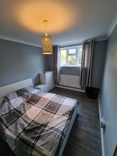 double room, near woking Main Photo