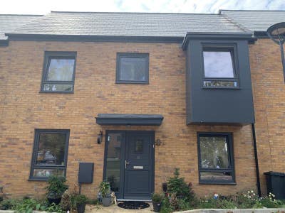 Two ( 2 ) Rooms Available Uxbridge Main Photo