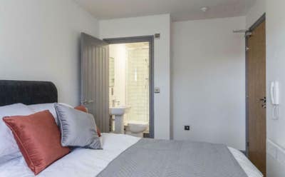 *Live Comfortably: 1-Bed Flatshare Near Cannock Pa Main Photo