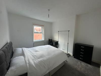 Furnished Double Room Available to Let Main Photo