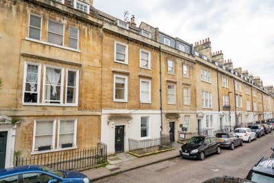 Rooms Available - Garden Flat in Central Bath Main Photo