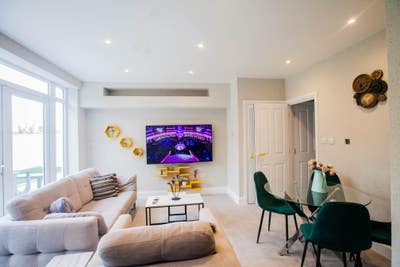 Sutton Luxury modern double room, garden, parking Main Photo