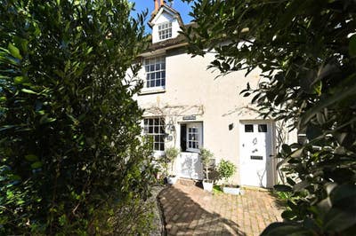 Charming cottage close to Brighton Main Photo