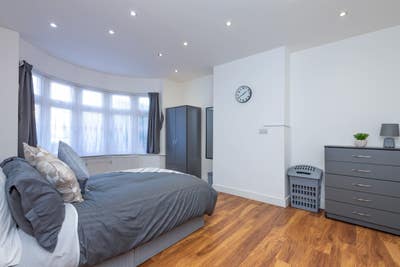 Large Rooms - Modern House - All Bills inc Main Photo