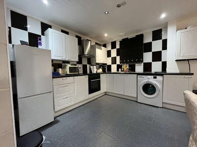 Single Bedroom Available in Paisley Main Photo