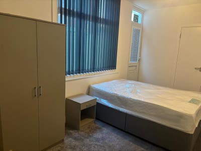 Newly Refurbished House Share! BILLS & WI-FI INC! Main Photo