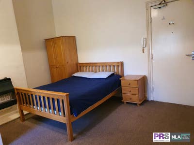 Studio in BD8 next to Lister Park Main Photo