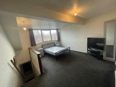 3 large double rooms supported accommodation Main Photo