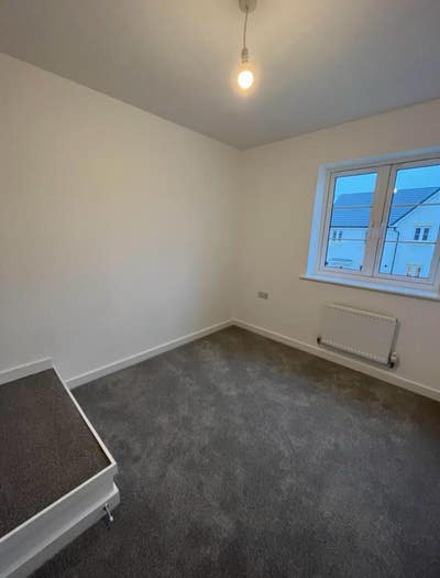 Room available in a queit professional house Main Photo