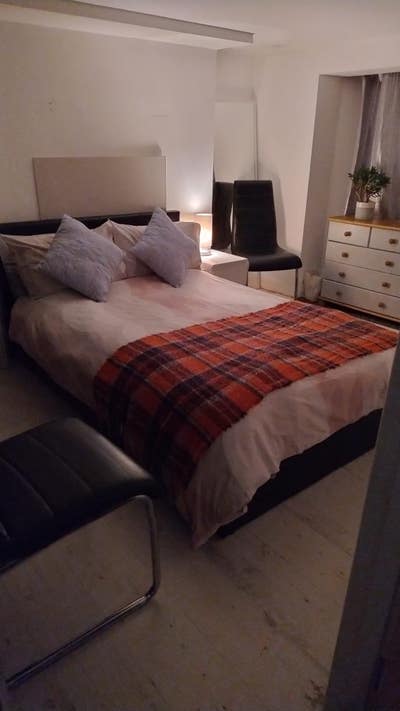 Double room for rent central location Main Photo