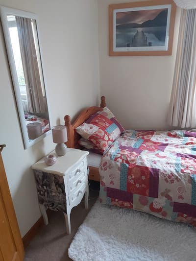Bright single small room and large single room Main Photo