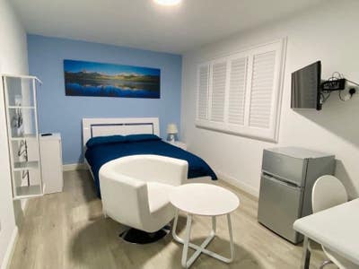 En-suite Double bedroom Main Photo
