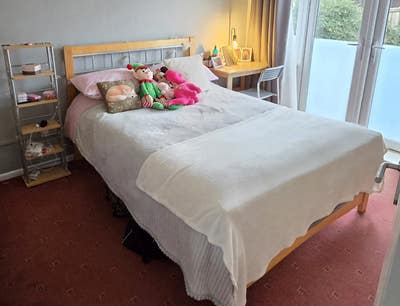 Room available in house in a quiet cul-de-sac. Main Photo