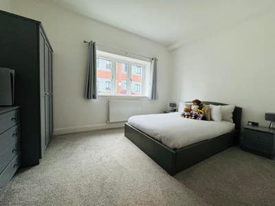 Double Room Available in New Build-East Grinstead Main Photo