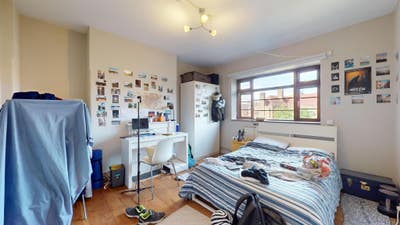 4 bedroom Flat in Fantastic Clapham Location Main Photo