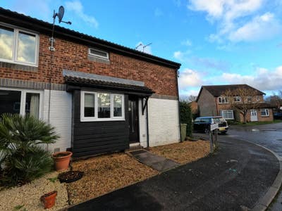 Charming 1-Bedroom House in a Prime Location Main Photo