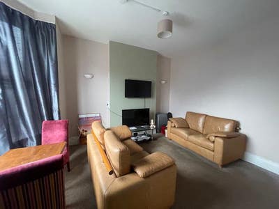 All Inclusive Rooms in House Share Netheredge Main Photo