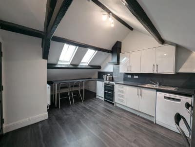 Beautiful fully modernised house Main Photo