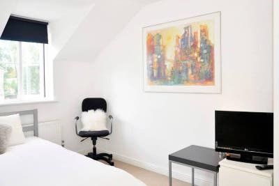 Spacious Townhouse - Hagley -close to station Main Photo