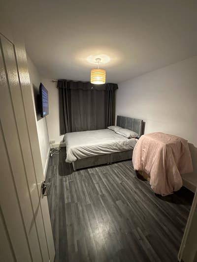 Double room Located in Sutton fully furnished Main Photo