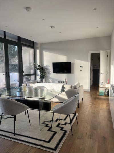 1 bed spacious flat in Esher Main Photo