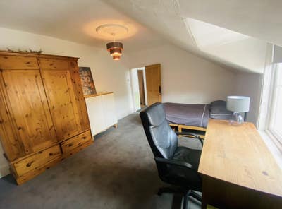 Big bright room Main Photo