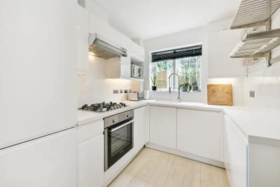 2 Rooms in Extremely Desirable House in Wandsworth Main Photo