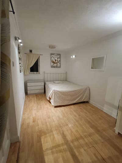 Now 550 newly decorated large room Main Photo