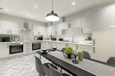 Free Week! Bury Central - Hmo with Kitchenettes Main Photo