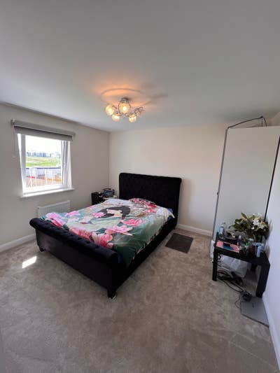 Modern en-suite room in a spacious 4 bed New Build Main Photo