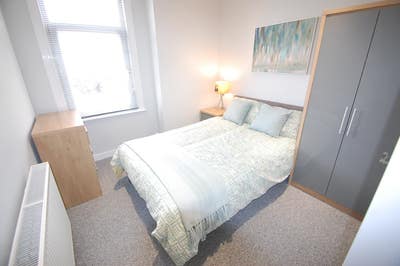 High Quality En suite Room To Let Main Photo