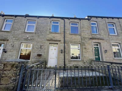 3 bedroom house room double room Main Photo