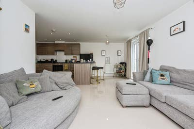 2 Bed Flat, Lett Lane, DA10 Main Photo