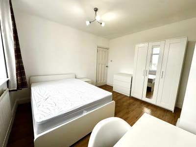 2 Massive Double Room Available Now!!!!!!! Main Photo