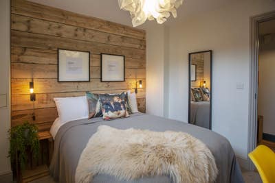 2 bed flat to rent from 1 week - 3 months Main Photo