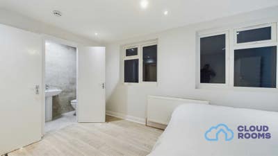 😍En-Suite Room Available in Renovated House😊 Main Photo