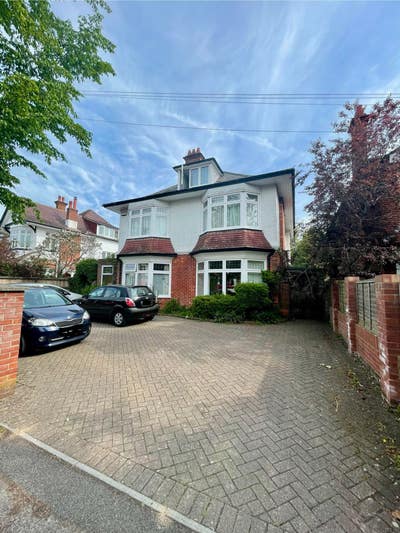 Exceptional Bright Last Rooms in Queens Park Main Photo
