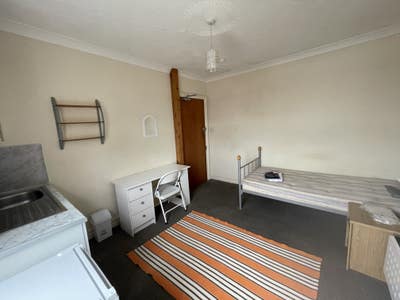 Furnished Room in Central Bournemouth Main Photo