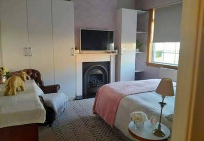 Spacious Room within lovely Cottage Main Photo