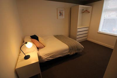 High Quality En suite Room To Let Main Photo