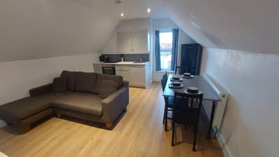 3 Bedroom Flat Portsmouth Main Photo