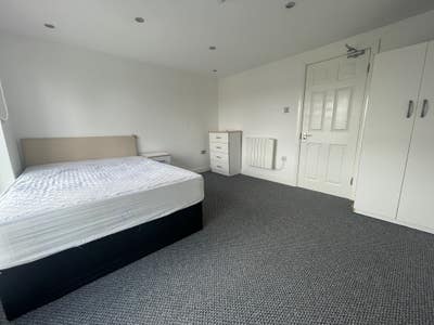 Furnished and Close to Station! Main Photo