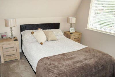 New refurbished flat, quiet & private space. Main Photo