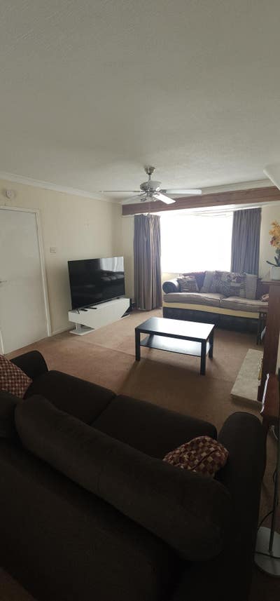 Comfy Rooms Available in BD4 Main Photo