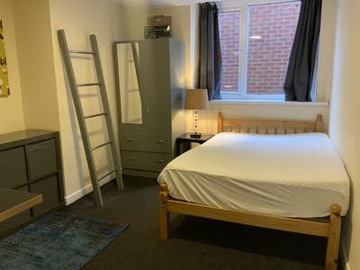 Available Sept - 5 Bedroom Student Let Main Photo